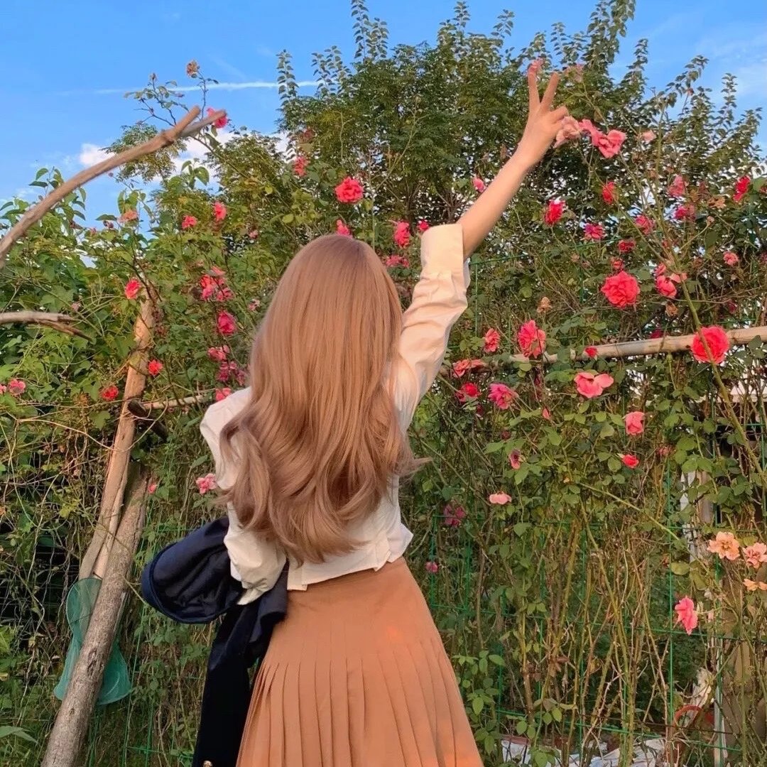 追梦的黎族女娃娃
